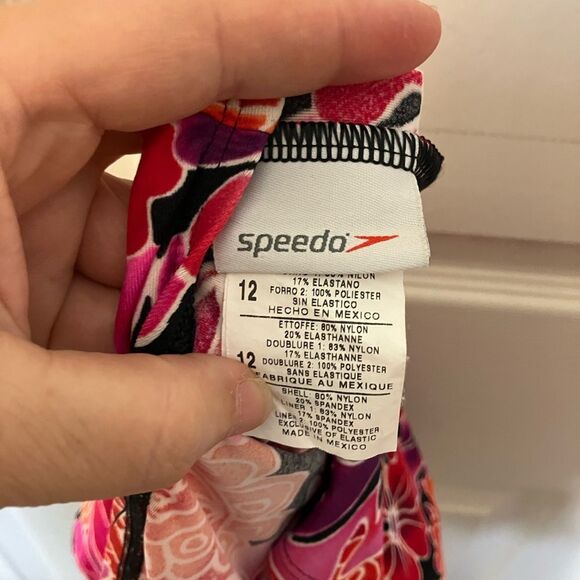Speedo brand swimsuit, excellent condition, size 12 - Picture 3 of 3